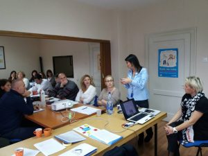 Read more about the article Акредитовани програм обуке “Поступање центра за социјални рад у организовању помоћи и подршке породици у случајевима постојања ризика од измештања деце“